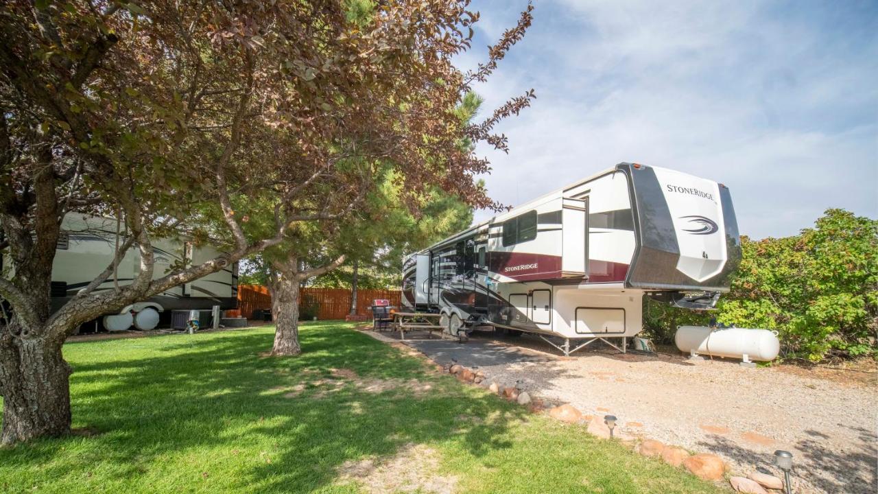 Outdoor Glamping Large 5th Wheel Setup OK4A Appartement Moab Buitenkant foto