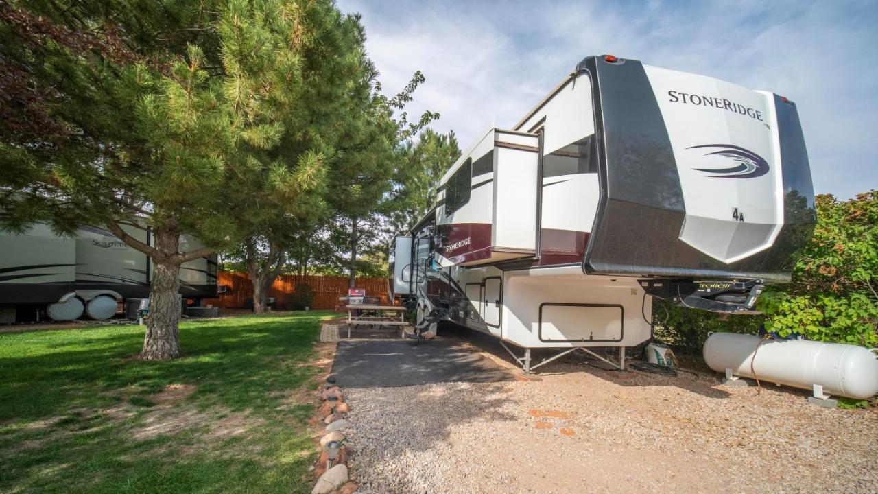 Outdoor Glamping Large 5th Wheel Setup OK4A Appartement Moab Buitenkant foto