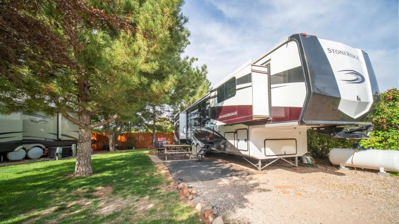 Outdoor Glamping Large 5th Wheel Setup OK4A Appartement Moab Buitenkant foto