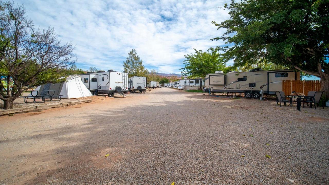 Outdoor Glamping Large 5th Wheel Setup OK4A Appartement Moab Buitenkant foto