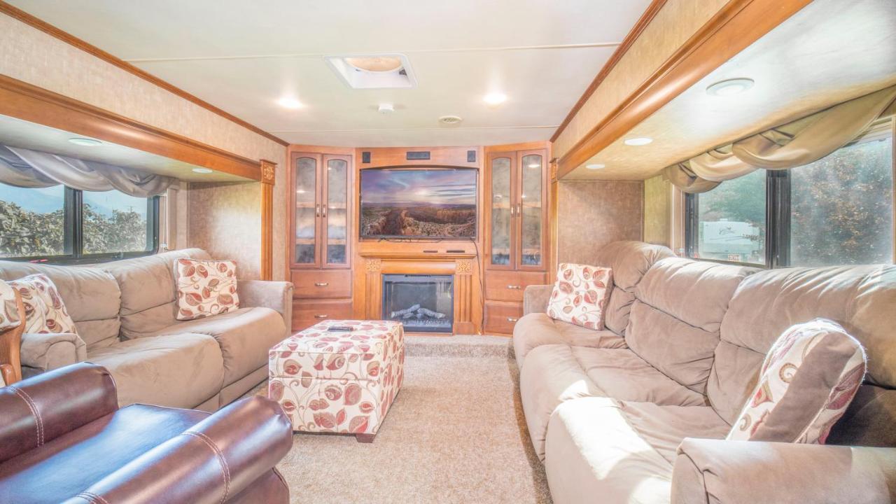 Outdoor Glamping Large 5th Wheel Setup OK4A Appartement Moab Buitenkant foto